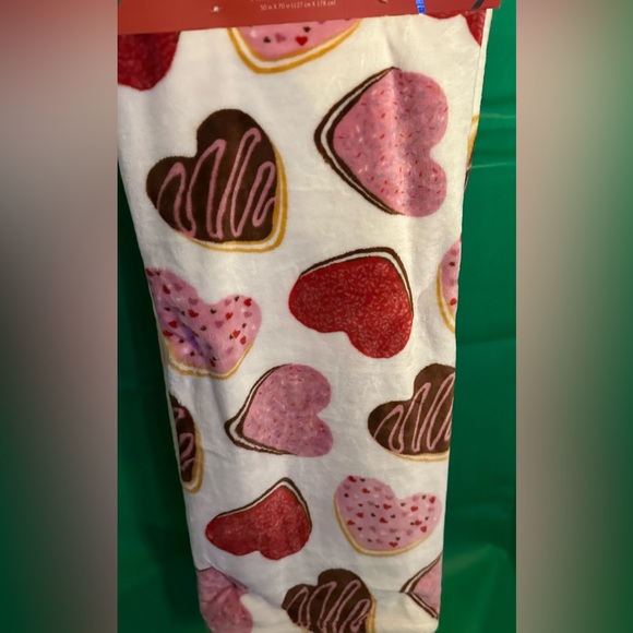 DECO plush throw blanket with donut hearts - Picture 4 of 9